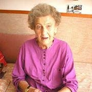 Minun ei tarvitse käyttää kipulääkkeitä lainkaan. Olen erittäin tyytyväinen valohoitolamppuunne, enkä kadu lainkaan, että käytin siihen rahaa. Se auttaa minua eniten lonkkanivelessä, kaularangassa ja polvessa - hankin sen vakavan vamman jälkeen.