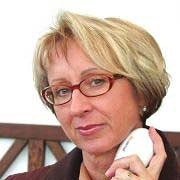 En tiedä, mikä on flunssa, flunssa, flunssa, kurkkutulehdus... Ostin ensimmäisen valohoitolampun noin 4 vuotta sitten, enkä ole sen jälkeen käynyt valohoidossa. Se auttaa minua kaikenlaisiin kipuihin, lähinnä niveliin. Aina kun tunnen jotakin jossain, otan valohoitolampun ja valaisen sillä siihen kohtaan, johon sattuu, ja yleensä kahden tai kolmen ensimmäisen valon jälkeen kipu on paljon parempi, joskus jopa täysin kunnossa.